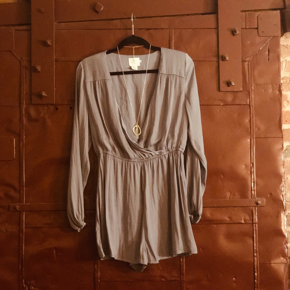 Alice & UO Lilac long-sleeve Romper // Size L